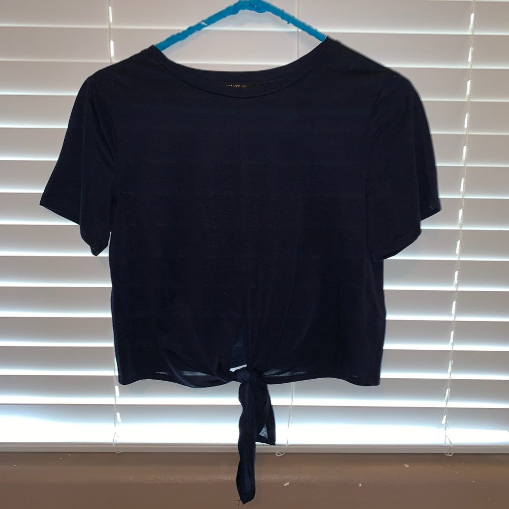 navy blue short sleeve tee